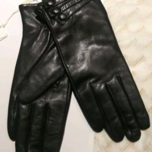 SOFT LEATHER GLOVES - NWT - BLACK/CASHMERE LINED